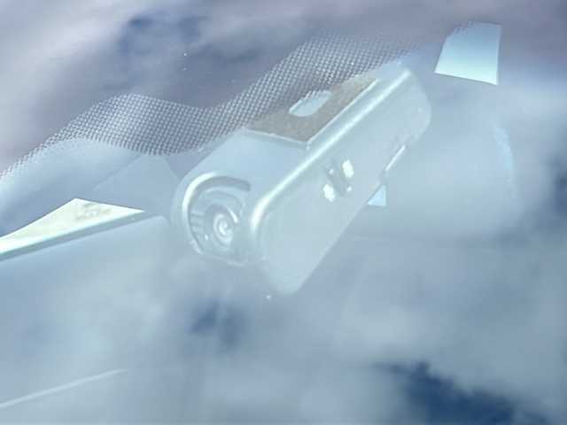 トヨタ カムリ 岐阜県 2018(平30)年 3万km プラチナホワイトパールマイカ 登録時走行距離　29422km/純正９インチナビ/フルセグTV/純正前方ドライブレコーダー/バックカメラ/Ｂｌｕｅｔｏｏｔｈ接続/ビルトインＥＴＣ２．０/オートマチックハイビーム/運転席パワーシート/純正フロアマット/トヨタセーフティセンス/レーダークルーズコントロール/レーンキープアシスト/純正アルミホイール/プッシュスタート/スマートキー/DVD再生機能/AAC/LEDヘッドライト/ドアバイザー/禁煙車