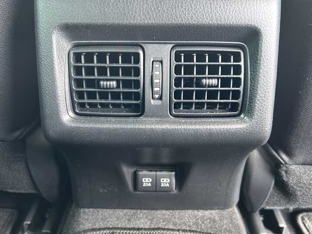 トヨタ カムリ 岐阜県 2018(平30)年 3万km プラチナホワイトパールマイカ 登録時走行距離　29422km/純正９インチナビ/フルセグTV/純正前方ドライブレコーダー/バックカメラ/Ｂｌｕｅｔｏｏｔｈ接続/ビルトインＥＴＣ２．０/オートマチックハイビーム/運転席パワーシート/純正フロアマット/トヨタセーフティセンス/レーダークルーズコントロール/レーンキープアシスト/純正アルミホイール/プッシュスタート/スマートキー/DVD再生機能/AAC/LEDヘッドライト/ドアバイザー/禁煙車