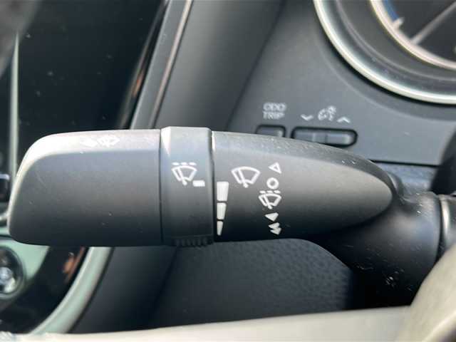 トヨタ カムリ 岐阜県 2018(平30)年 3万km プラチナホワイトパールマイカ 登録時走行距離　29422km/純正９インチナビ/フルセグTV/純正前方ドライブレコーダー/バックカメラ/Ｂｌｕｅｔｏｏｔｈ接続/ビルトインＥＴＣ２．０/オートマチックハイビーム/運転席パワーシート/純正フロアマット/トヨタセーフティセンス/レーダークルーズコントロール/レーンキープアシスト/純正アルミホイール/プッシュスタート/スマートキー/DVD再生機能/AAC/LEDヘッドライト/ドアバイザー/禁煙車