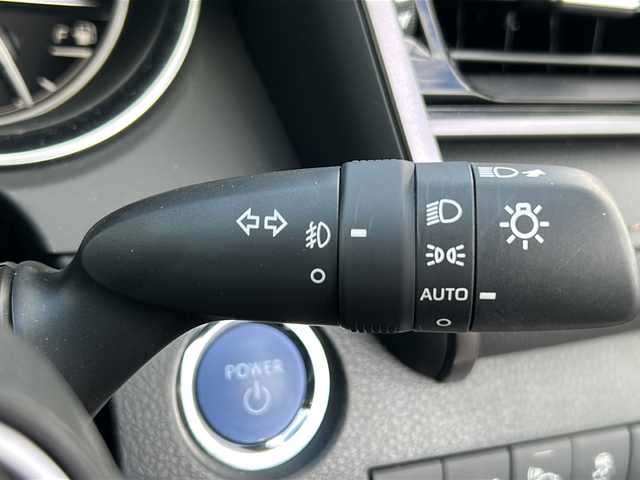 トヨタ カムリ 岐阜県 2018(平30)年 3万km プラチナホワイトパールマイカ 登録時走行距離　29422km/純正９インチナビ/フルセグTV/純正前方ドライブレコーダー/バックカメラ/Ｂｌｕｅｔｏｏｔｈ接続/ビルトインＥＴＣ２．０/オートマチックハイビーム/運転席パワーシート/純正フロアマット/トヨタセーフティセンス/レーダークルーズコントロール/レーンキープアシスト/純正アルミホイール/プッシュスタート/スマートキー/DVD再生機能/AAC/LEDヘッドライト/ドアバイザー/禁煙車