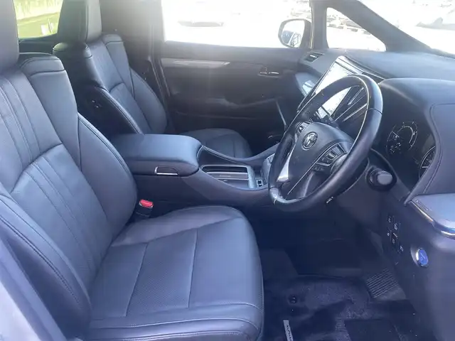 トヨタ アルファードハイブリット エグゼクティブ ラウンジ S 群馬県 2019(令1)年 1万km ホワイトパールクリスタルシャイン 法人ワンオーナー/４WD/純正メモリナビ、地デジ、Bluetooth、CD、DVD、MSV/JBLサウンドシステム/純正フリップダウンモニター/アラウンドビューモニター/デジタルインナーミラー/プリクラッシュセーフティ/レーダーブレーキサポート/ブラインドスポットモニター/ビルトインETC2.0/LEDヘッドライト/AFS/パワーバックドア/黒レザーシート/前席2列目オットマン、シートヒーター/　エアシート、パワーシート/ステアリングヒーター/ウインカーミラー/スマートキー×３/ドアバイザー/保証書、取説