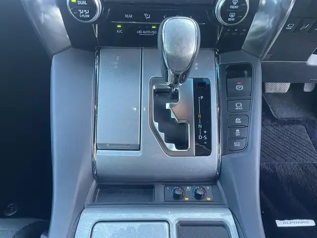 トヨタ アルファードハイブリット エグゼクティブ ラウンジ S 群馬県 2019(令1)年 1万km ホワイトパールクリスタルシャイン 法人ワンオーナー/４WD/純正メモリナビ、地デジ、Bluetooth、CD、DVD、MSV/JBLサウンドシステム/純正フリップダウンモニター/アラウンドビューモニター/デジタルインナーミラー/プリクラッシュセーフティ/レーダーブレーキサポート/ブラインドスポットモニター/ビルトインETC2.0/LEDヘッドライト/AFS/パワーバックドア/黒レザーシート/前席2列目オットマン、シートヒーター/　エアシート、パワーシート/ステアリングヒーター/ウインカーミラー/スマートキー×３/ドアバイザー/保証書、取説