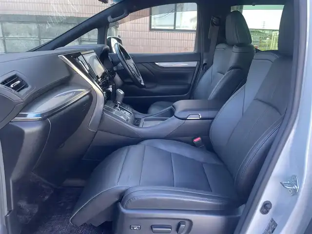 トヨタ アルファードハイブリット エグゼクティブ ラウンジ S 群馬県 2019(令1)年 1万km ホワイトパールクリスタルシャイン 法人ワンオーナー/４WD/純正メモリナビ、地デジ、Bluetooth、CD、DVD、MSV/JBLサウンドシステム/純正フリップダウンモニター/アラウンドビューモニター/デジタルインナーミラー/プリクラッシュセーフティ/レーダーブレーキサポート/ブラインドスポットモニター/ビルトインETC2.0/LEDヘッドライト/AFS/パワーバックドア/黒レザーシート/前席2列目オットマン、シートヒーター/　エアシート、パワーシート/ステアリングヒーター/ウインカーミラー/スマートキー×３/ドアバイザー/保証書、取説