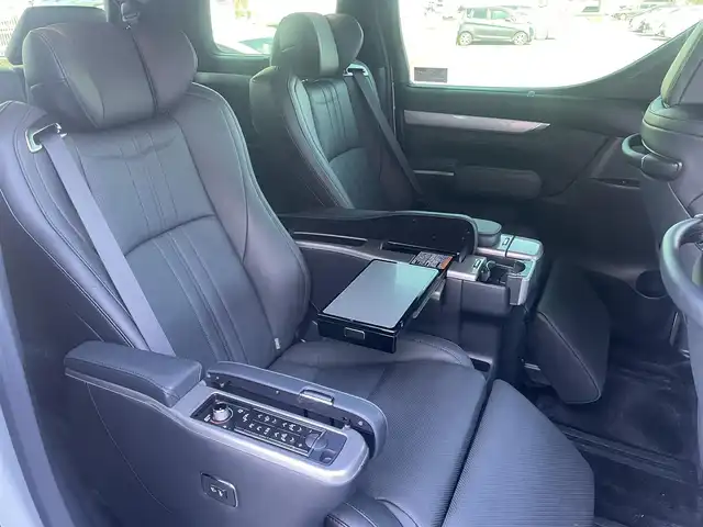 トヨタ アルファードハイブリット エグゼクティブ ラウンジ S 群馬県 2019(令1)年 1万km ホワイトパールクリスタルシャイン 法人ワンオーナー/４WD/純正メモリナビ、地デジ、Bluetooth、CD、DVD、MSV/JBLサウンドシステム/純正フリップダウンモニター/アラウンドビューモニター/デジタルインナーミラー/プリクラッシュセーフティ/レーダーブレーキサポート/ブラインドスポットモニター/ビルトインETC2.0/LEDヘッドライト/AFS/パワーバックドア/黒レザーシート/前席2列目オットマン、シートヒーター/　エアシート、パワーシート/ステアリングヒーター/ウインカーミラー/スマートキー×３/ドアバイザー/保証書、取説