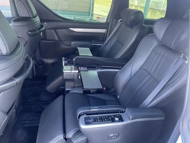 トヨタ アルファードハイブリット エグゼクティブ ラウンジ S 群馬県 2019(令1)年 1万km ホワイトパールクリスタルシャイン 法人ワンオーナー/４WD/純正メモリナビ、地デジ、Bluetooth、CD、DVD、MSV/JBLサウンドシステム/純正フリップダウンモニター/アラウンドビューモニター/デジタルインナーミラー/プリクラッシュセーフティ/レーダーブレーキサポート/ブラインドスポットモニター/ビルトインETC2.0/LEDヘッドライト/AFS/パワーバックドア/黒レザーシート/前席2列目オットマン、シートヒーター/　エアシート、パワーシート/ステアリングヒーター/ウインカーミラー/スマートキー×３/ドアバイザー/保証書、取説