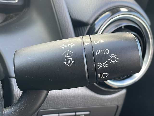 マツダ デミオ 13S ツーリング 三重県 2017(平29)年 3.3万km ダイナミックブルーマイカ メーカーオプションＳＤナビ/バックカメラ/社外前後ドラレコ/前席シートヒーター/ヘッドアップディスプレイ/ＥＴＣ/ステアリングスイッチ/電動格納ミラー/衝突被害軽減システム/フルセグＴＶ/ＣＤ．ＤＶＤ再生/Ｂｌｕｅｔｏｏｔｈ/ＵＳＢ入力端子/AUX