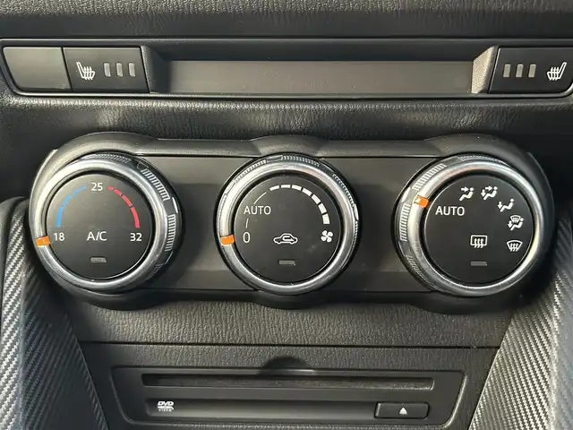 マツダ デミオ 13S ツーリング 熊本県 2018(平30)年 5.7万km ソウルレッドクリスタルM 純正7インチSDナビ/AM/FM/CD/DVD/TV/Bluetooth/フルセグTV/バックカメラ／全方位カメラ/ETC/ドライブレコーダー(前後）/ABS/横滑り防止装置/盗難防止装置/車間認知支援システム/ブラインドスポットモニター/交通標識認識システム/ドライバーアテンションアラート/ヘッドアップディスプレイ/コーナーセンサー（前後）/衝突被害軽減ブレーキ/レーダークルーズコントロール/レーンキープアシスト/布シート/シートヒーター（D/N)/LEDヘッドライト/オートライト/オートマチックハイビーム/プッシュスタート/アイドリングストップ/スマートキー/スペアキー/電動格納ミラー/ウィンカーミラー/ドアバイザー/純正フロアマット/15インチ純正AW/純正フロアマット