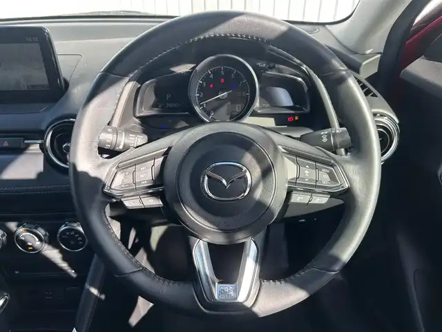 マツダ デミオ 13S ツーリング 熊本県 2018(平30)年 5.7万km ソウルレッドクリスタルM 純正7インチSDナビ/AM/FM/CD/DVD/TV/Bluetooth/フルセグTV/バックカメラ／全方位カメラ/ETC/ドライブレコーダー(前後）/ABS/横滑り防止装置/盗難防止装置/車間認知支援システム/ブラインドスポットモニター/交通標識認識システム/ドライバーアテンションアラート/ヘッドアップディスプレイ/コーナーセンサー（前後）/衝突被害軽減ブレーキ/レーダークルーズコントロール/レーンキープアシスト/布シート/シートヒーター（D/N)/LEDヘッドライト/オートライト/オートマチックハイビーム/プッシュスタート/アイドリングストップ/スマートキー/スペアキー/電動格納ミラー/ウィンカーミラー/ドアバイザー/純正フロアマット/15インチ純正AW/純正フロアマット