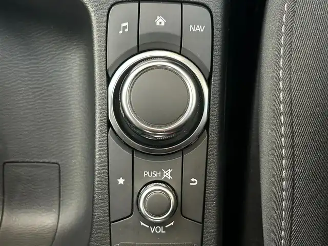 マツダ デミオ 13S ツーリング 熊本県 2018(平30)年 5.7万km ソウルレッドクリスタルM 純正7インチSDナビ/AM/FM/CD/DVD/TV/Bluetooth/フルセグTV/バックカメラ／全方位カメラ/ETC/ドライブレコーダー(前後）/ABS/横滑り防止装置/盗難防止装置/車間認知支援システム/ブラインドスポットモニター/交通標識認識システム/ドライバーアテンションアラート/ヘッドアップディスプレイ/コーナーセンサー（前後）/衝突被害軽減ブレーキ/レーダークルーズコントロール/レーンキープアシスト/布シート/シートヒーター（D/N)/LEDヘッドライト/オートライト/オートマチックハイビーム/プッシュスタート/アイドリングストップ/スマートキー/スペアキー/電動格納ミラー/ウィンカーミラー/ドアバイザー/純正フロアマット/15インチ純正AW/純正フロアマット