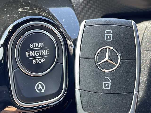 メルセデス・ベンツ Ａ１８０ スタイル 山口県 2018(平30)年 4.2万km 黒 スマートキー/プッシュスタート/ETC2.0/純正HDDナビ/(DTV/BT/USB/ラジオ)/レーダークルーズコントロール/パドルシフト/前席パワーシート/シートヒーター/オートエアコン/オートライト/レーンキープアシスト/スペアキー/シートキネティクス/アクティブステアリングアシスト/スタットレスタイヤ/保証書/取扱説明書/記録簿