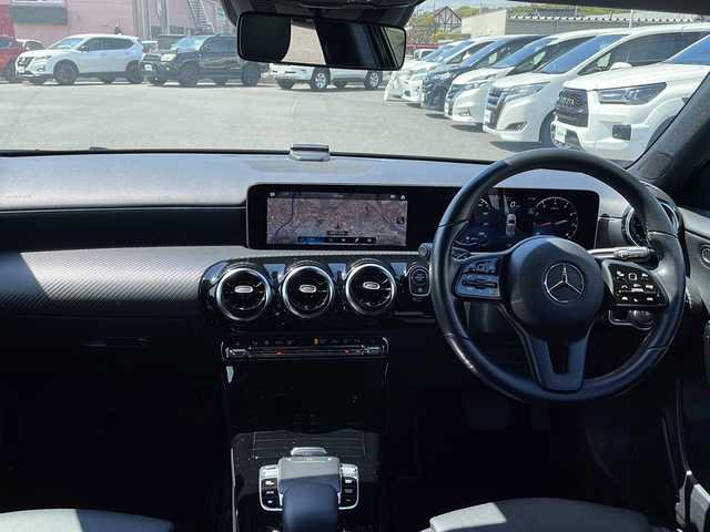 メルセデス・ベンツ Ａ１８０ スタイル 山口県 2018(平30)年 4.2万km 黒 スマートキー/プッシュスタート/ETC2.0/純正HDDナビ/(DTV/BT/USB/ラジオ)/レーダークルーズコントロール/パドルシフト/前席パワーシート/シートヒーター/オートエアコン/オートライト/レーンキープアシスト/スペアキー/シートキネティクス/アクティブステアリングアシスト/スタットレスタイヤ/保証書/取扱説明書/記録簿