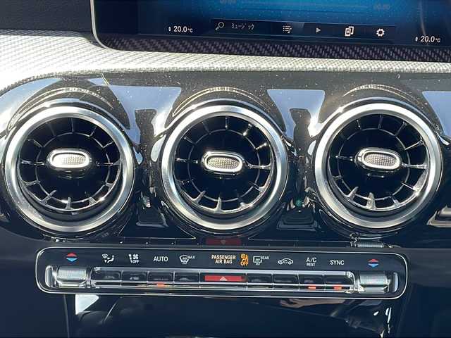 メルセデス・ベンツ Ａ１８０ スタイル 山口県 2018(平30)年 4.2万km 黒 スマートキー/プッシュスタート/ETC2.0/純正HDDナビ/(DTV/BT/USB/ラジオ)/レーダークルーズコントロール/パドルシフト/前席パワーシート/シートヒーター/オートエアコン/オートライト/レーンキープアシスト/スペアキー/シートキネティクス/アクティブステアリングアシスト/スタットレスタイヤ/保証書/取扱説明書/記録簿