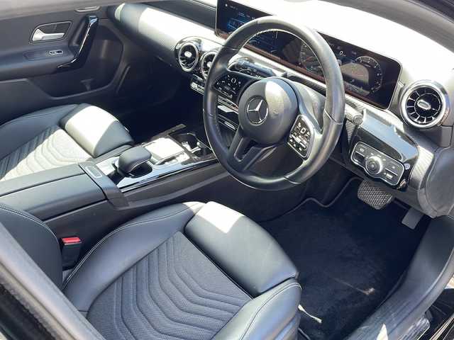メルセデス・ベンツ Ａ１８０ スタイル 山口県 2018(平30)年 4.2万km 黒 スマートキー/プッシュスタート/ETC2.0/純正HDDナビ/(DTV/BT/USB/ラジオ)/レーダークルーズコントロール/パドルシフト/前席パワーシート/シートヒーター/オートエアコン/オートライト/レーンキープアシスト/スペアキー/シートキネティクス/アクティブステアリングアシスト/スタットレスタイヤ/保証書/取扱説明書/記録簿