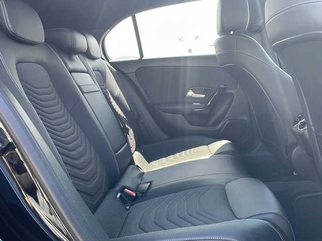 メルセデス・ベンツ Ａ１８０ スタイル 山口県 2018(平30)年 4.2万km 黒 スマートキー/プッシュスタート/ETC2.0/純正HDDナビ/(DTV/BT/USB/ラジオ)/レーダークルーズコントロール/パドルシフト/前席パワーシート/シートヒーター/オートエアコン/オートライト/レーンキープアシスト/スペアキー/シートキネティクス/アクティブステアリングアシスト/スタットレスタイヤ/保証書/取扱説明書/記録簿