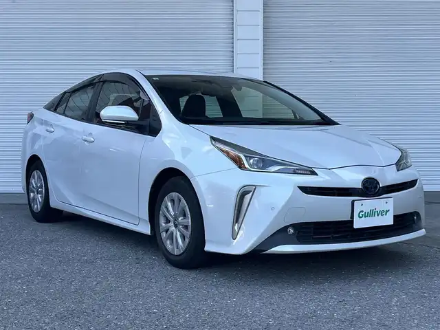 トヨタ プリウス SセーフティプラスⅡ 高知県 2021(令3)年 6.4万km プラチナホワイトパールマイカ 禁煙車/純正ナビ/　Bluetooth/フルセグ/　CD/DVD/AM/FM/トヨタセーフティセンス/ETC2.0/ドライブレコーダー/全方位カメラ/クルーズコントロール/プッシュスタート/スマートキー/スペアキー/コーナーセンサー/LEDヘッドライト/純正フロアマット/オートマチックハイビーム/盗難防止装置/保証書/記録簿/取扱説明書