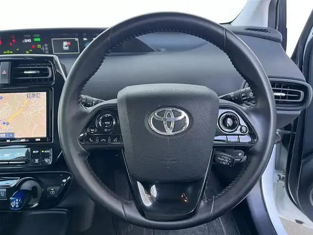 トヨタ プリウス SセーフティプラスⅡ 高知県 2021(令3)年 6.4万km プラチナホワイトパールマイカ 禁煙車/純正ナビ/　Bluetooth/フルセグ/　CD/DVD/AM/FM/トヨタセーフティセンス/ETC2.0/ドライブレコーダー/全方位カメラ/クルーズコントロール/プッシュスタート/スマートキー/スペアキー/コーナーセンサー/LEDヘッドライト/純正フロアマット/オートマチックハイビーム/盗難防止装置/保証書/記録簿/取扱説明書