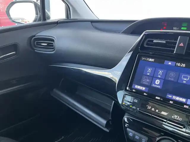 トヨタ プリウス SセーフティプラスⅡ 高知県 2021(令3)年 6.4万km プラチナホワイトパールマイカ 禁煙車/純正ナビ/　Bluetooth/フルセグ/　CD/DVD/AM/FM/トヨタセーフティセンス/ETC2.0/ドライブレコーダー/全方位カメラ/クルーズコントロール/プッシュスタート/スマートキー/スペアキー/コーナーセンサー/LEDヘッドライト/純正フロアマット/オートマチックハイビーム/盗難防止装置/保証書/記録簿/取扱説明書