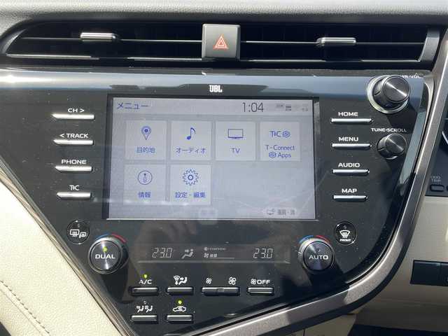 トヨタ カムリ G レザーパッケージ 愛知県 2019(令1)年 1.4万km アティチュードブラックマイカ ・純正メーカーナビ/・バックカメラ/・フルセグTV/・CD/DVD再生/・JBLサウンド/・ETC2.0/・Bluetooth/USB接続/・アダプティブクルーズコントロール/・MTモード付きAT/・パワーシート（D/N）/・シートヒーター（D/N）/・パノラマムーンルーフ/・純正フロアマット/・純正１８インチアルミホイール/・LEDヘッドライト/・オートマチックハイビーム/・コーナーセンサー/・横滑り防止装置/・プリクラッシュセーフティ/・レーンディパーチャーアラート（ステアリング制御機能付き）/・ブラインドスポットモニター/・電動パーキングブレーキ/・ブレーキホールド/・ドライブレコーダー（前）/・AC100V/・ステアリングアシステッドビークルスタビリティコントロール/・セカンダリーコリジョンブレーキ/・オートグライドコントロール