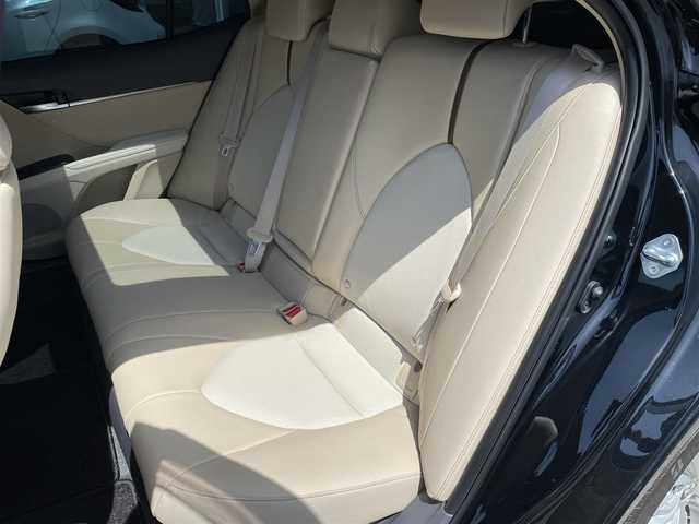 トヨタ カムリ G レザーパッケージ 愛知県 2019(令1)年 1.4万km アティチュードブラックマイカ ・純正メーカーナビ/・バックカメラ/・フルセグTV/・CD/DVD再生/・JBLサウンド/・ETC2.0/・Bluetooth/USB接続/・アダプティブクルーズコントロール/・MTモード付きAT/・パワーシート（D/N）/・シートヒーター（D/N）/・パノラマムーンルーフ/・純正フロアマット/・純正１８インチアルミホイール/・LEDヘッドライト/・オートマチックハイビーム/・コーナーセンサー/・横滑り防止装置/・プリクラッシュセーフティ/・レーンディパーチャーアラート（ステアリング制御機能付き）/・ブラインドスポットモニター/・電動パーキングブレーキ/・ブレーキホールド/・ドライブレコーダー（前）/・AC100V/・ステアリングアシステッドビークルスタビリティコントロール/・セカンダリーコリジョンブレーキ/・オートグライドコントロール