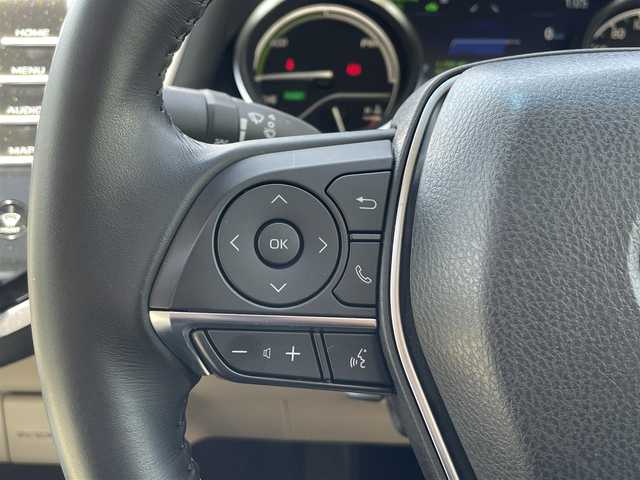 トヨタ カムリ G レザーパッケージ 愛知県 2019(令1)年 1.4万km アティチュードブラックマイカ ・純正メーカーナビ/・バックカメラ/・フルセグTV/・CD/DVD再生/・JBLサウンド/・ETC2.0/・Bluetooth/USB接続/・アダプティブクルーズコントロール/・MTモード付きAT/・パワーシート（D/N）/・シートヒーター（D/N）/・パノラマムーンルーフ/・純正フロアマット/・純正１８インチアルミホイール/・LEDヘッドライト/・オートマチックハイビーム/・コーナーセンサー/・横滑り防止装置/・プリクラッシュセーフティ/・レーンディパーチャーアラート（ステアリング制御機能付き）/・ブラインドスポットモニター/・電動パーキングブレーキ/・ブレーキホールド/・ドライブレコーダー（前）/・AC100V/・ステアリングアシステッドビークルスタビリティコントロール/・セカンダリーコリジョンブレーキ/・オートグライドコントロール