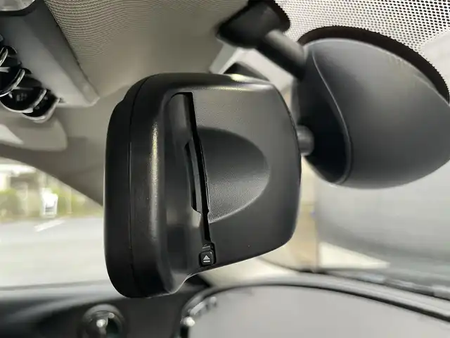 ＭＩＮＩ ミニ クラブマン クーパー 静岡県 2016(平28)年 3.5万km ブリティッシュ・レーシング・グリーン・メタリック 純正HDDナビ/Bluetooth/USB/AUX/AM/FM/リヤビュー・カメラ/クルーズコントロール/コンフォート・アクセス/純正LEDヘッドライト/純正17インチAW/PDC（リヤ）/スペアキー有