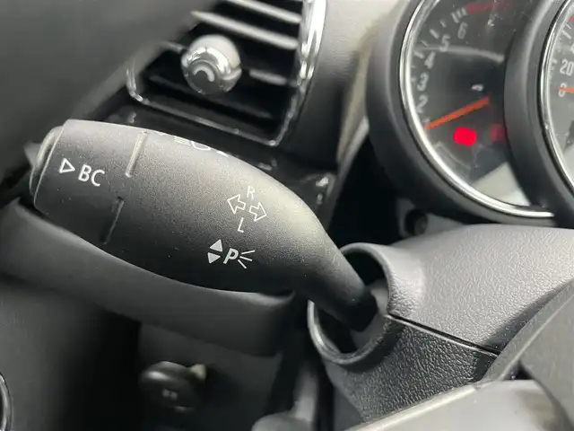 ＭＩＮＩ ミニ クラブマン クーパー 静岡県 2016(平28)年 3.5万km ブリティッシュ・レーシング・グリーン・メタリック 純正HDDナビ/Bluetooth/USB/AUX/AM/FM/リヤビュー・カメラ/クルーズコントロール/コンフォート・アクセス/純正LEDヘッドライト/純正17インチAW/PDC（リヤ）/スペアキー有