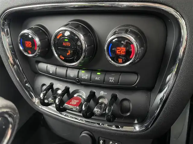 ＭＩＮＩ ミニ クラブマン クーパー 静岡県 2016(平28)年 3.5万km ブリティッシュ・レーシング・グリーン・メタリック 純正HDDナビ/Bluetooth/USB/AUX/AM/FM/リヤビュー・カメラ/クルーズコントロール/コンフォート・アクセス/純正LEDヘッドライト/純正17インチAW/PDC（リヤ）/スペアキー有