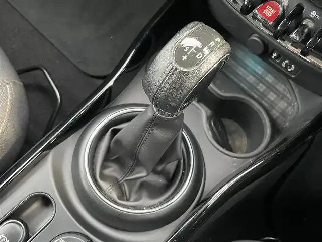 ＭＩＮＩ ミニ クラブマン クーパー 静岡県 2016(平28)年 3.5万km ブリティッシュ・レーシング・グリーン・メタリック 純正HDDナビ/Bluetooth/USB/AUX/AM/FM/リヤビュー・カメラ/クルーズコントロール/コンフォート・アクセス/純正LEDヘッドライト/純正17インチAW/PDC（リヤ）/スペアキー有