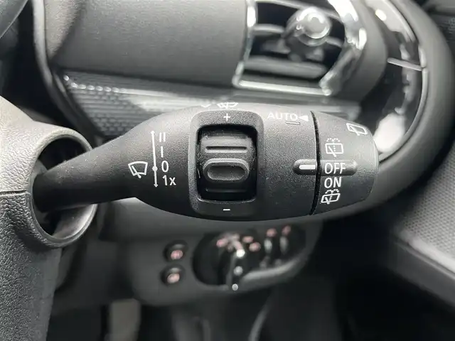 ＭＩＮＩ ミニ クラブマン クーパー 静岡県 2016(平28)年 3.5万km ブリティッシュ・レーシング・グリーン・メタリック 純正HDDナビ/Bluetooth/USB/AUX/AM/FM/リヤビュー・カメラ/クルーズコントロール/コンフォート・アクセス/純正LEDヘッドライト/純正17インチAW/PDC（リヤ）/スペアキー有
