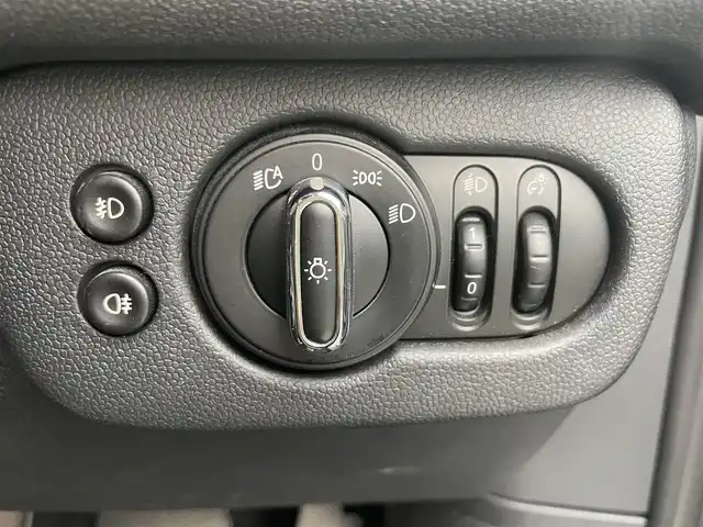 ＭＩＮＩ ミニ クラブマン クーパー 静岡県 2016(平28)年 3.5万km ブリティッシュ・レーシング・グリーン・メタリック 純正HDDナビ/Bluetooth/USB/AUX/AM/FM/リヤビュー・カメラ/クルーズコントロール/コンフォート・アクセス/純正LEDヘッドライト/純正17インチAW/PDC（リヤ）/スペアキー有
