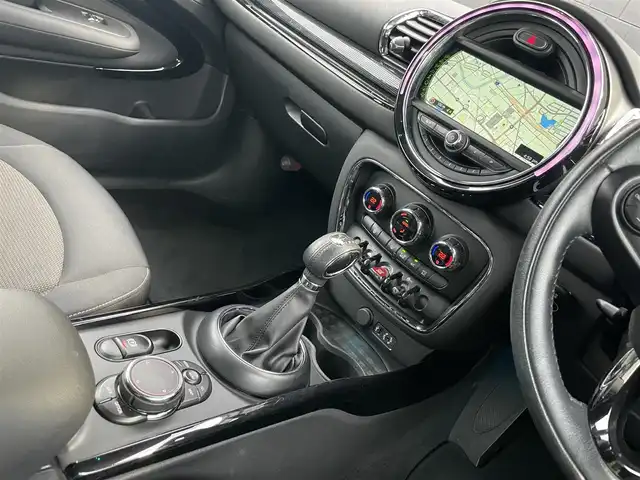ＭＩＮＩ ミニ クラブマン クーパー 静岡県 2016(平28)年 3.5万km ブリティッシュ・レーシング・グリーン・メタリック 純正HDDナビ/Bluetooth/USB/AUX/AM/FM/リヤビュー・カメラ/クルーズコントロール/コンフォート・アクセス/純正LEDヘッドライト/純正17インチAW/PDC（リヤ）/スペアキー有