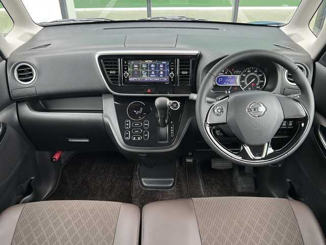 日産 デイズ ルークス HWS X Vセレクション 福岡県 2019(令1)年 3.4万km オーシャンブルーP 純正７インチメモリナビ（MM319D-W）/（AM/FM/CD/DVD/BT/フルセグTV）/両側パワースライドドア/コーナーセンサー/全方位カメラ/車線逸脱警報システム/衝突被害軽減システム/横滑り防止装置/アイドリングストップ/プッシュスタートボタン/スマートキー/純正LEDヘッドライト/純正１５インチアルミホイール/純正フロアマット/ETC/ドライブレコーダー