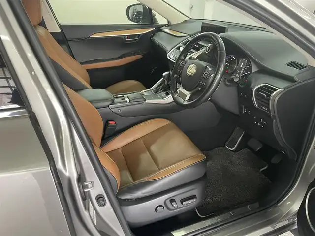 レクサス ＮＸ 300h バージョンL 兵庫県 2020(令2)年 6.6万km ソニックチタニウム 純正ナビ/全方位カメラ/全席電動シート/全席シートヒーター/フロントエアシート/ヘッドアップディスプレイ/ブラウンレザーシート/ACC/BSM/LKA/パワーバックドア/地デジTV/ガラスルーフ