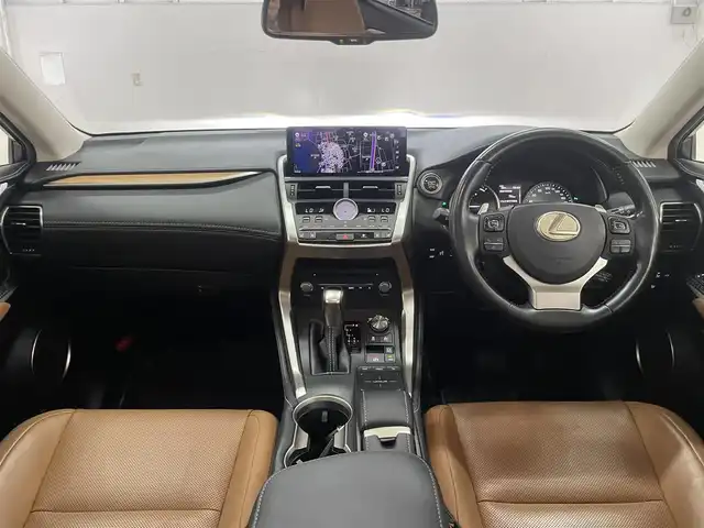 レクサス ＮＸ 300h バージョンL 兵庫県 2020(令2)年 6.6万km ソニックチタニウム 純正ナビ/全方位カメラ/全席電動シート/全席シートヒーター/フロントエアシート/ヘッドアップディスプレイ/ブラウンレザーシート/ACC/BSM/LKA/パワーバックドア/地デジTV/ガラスルーフ