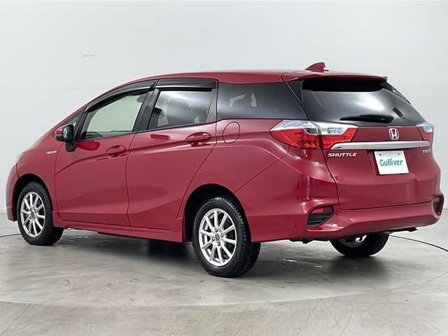 ホンダ シャトル ハイブリッド X 道央・札幌 2015(平27)年 7万km ミラノレッド ・４WD/・シティブレーキアクティブシステム/・クルーズコントロール/・横滑り防止装置/・パドルシフト/・車両接近通報装置/・チップアップリヤシート/・熱線入りフロントウインドウ/・純正ナビ/（CD/DVD/フルセグ/Bluetooth）/・ステアリングスイッチ/・バックカメラ/・ETC/・純正ドライブレコーダー/・オートエアコン/・オートライト/・LEDヘッドライト/・フォグランプ/・社外15インチアルミホイール