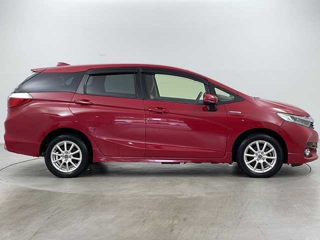 ホンダ シャトル ハイブリッド X 道央・札幌 2015(平27)年 7万km ミラノレッド ・４WD/・シティブレーキアクティブシステム/・クルーズコントロール/・横滑り防止装置/・パドルシフト/・車両接近通報装置/・チップアップリヤシート/・熱線入りフロントウインドウ/・純正ナビ/（CD/DVD/フルセグ/Bluetooth）/・ステアリングスイッチ/・バックカメラ/・ETC/・純正ドライブレコーダー/・オートエアコン/・オートライト/・LEDヘッドライト/・フォグランプ/・社外15インチアルミホイール