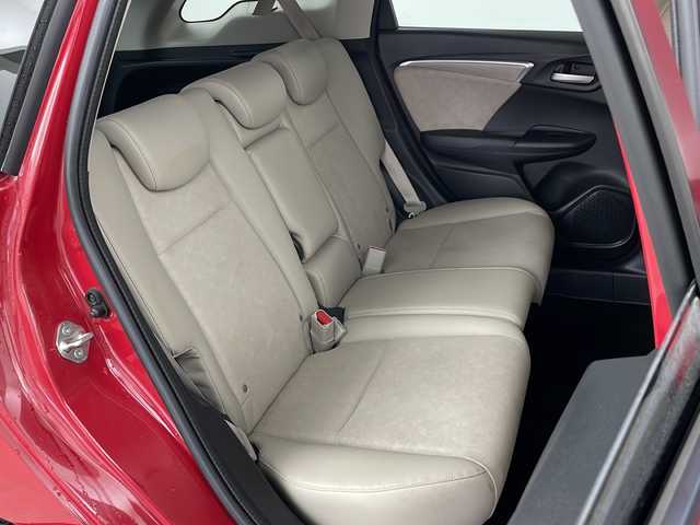 ホンダ シャトル ハイブリッド X 道央・札幌 2015(平27)年 7万km ミラノレッド ・４WD/・シティブレーキアクティブシステム/・クルーズコントロール/・横滑り防止装置/・パドルシフト/・車両接近通報装置/・チップアップリヤシート/・熱線入りフロントウインドウ/・純正ナビ/（CD/DVD/フルセグ/Bluetooth）/・ステアリングスイッチ/・バックカメラ/・ETC/・純正ドライブレコーダー/・オートエアコン/・オートライト/・LEDヘッドライト/・フォグランプ/・社外15インチアルミホイール