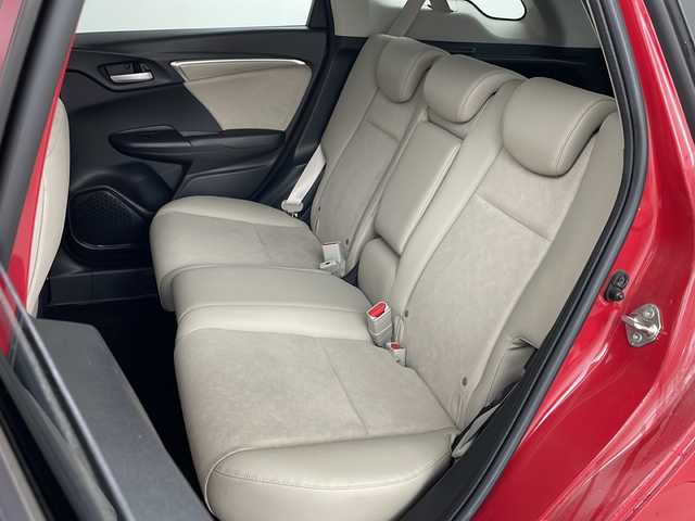 ホンダ シャトル ハイブリッド X 道央・札幌 2015(平27)年 7万km ミラノレッド ・４WD/・シティブレーキアクティブシステム/・クルーズコントロール/・横滑り防止装置/・パドルシフト/・車両接近通報装置/・チップアップリヤシート/・熱線入りフロントウインドウ/・純正ナビ/（CD/DVD/フルセグ/Bluetooth）/・ステアリングスイッチ/・バックカメラ/・ETC/・純正ドライブレコーダー/・オートエアコン/・オートライト/・LEDヘッドライト/・フォグランプ/・社外15インチアルミホイール