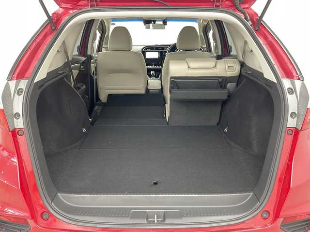 ホンダ シャトル ハイブリッド X 道央・札幌 2015(平27)年 7万km ミラノレッド ・４WD/・シティブレーキアクティブシステム/・クルーズコントロール/・横滑り防止装置/・パドルシフト/・車両接近通報装置/・チップアップリヤシート/・熱線入りフロントウインドウ/・純正ナビ/（CD/DVD/フルセグ/Bluetooth）/・ステアリングスイッチ/・バックカメラ/・ETC/・純正ドライブレコーダー/・オートエアコン/・オートライト/・LEDヘッドライト/・フォグランプ/・社外15インチアルミホイール