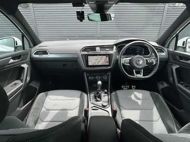 フォルクスワーゲン ティグアン TDI 4モーション Rライン 茨城県 2019(平31)年 5.4万km ピュアホワイト オールインＳＦＴ　/ＡＣＣ　/ＬＫＡ　/ＢＳＭ　/３６０度カメラ　/リアエンターテイメントＳ　/デジタルメータークラスター　/半革　/全席シートヒーター　/ナビ　/ＴＶ　/ＣａｒＰｌａｙ　/ＤＶＤ　/ＬＥＤ　/ＰＷテールゲート/ETC2.0/ルーフレール/禁煙車