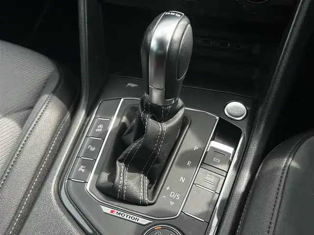 フォルクスワーゲン ティグアン TDI 4モーション Rライン 茨城県 2019(平31)年 5.4万km ピュアホワイト オールインＳＦＴ　/ＡＣＣ　/ＬＫＡ　/ＢＳＭ　/３６０度カメラ　/リアエンターテイメントＳ　/デジタルメータークラスター　/半革　/全席シートヒーター　/ナビ　/ＴＶ　/ＣａｒＰｌａｙ　/ＤＶＤ　/ＬＥＤ　/ＰＷテールゲート/ETC2.0/ルーフレール/禁煙車