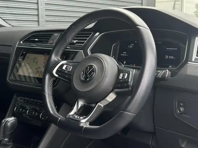 フォルクスワーゲン ティグアン TDI 4モーション Rライン 茨城県 2019(平31)年 5.4万km ピュアホワイト オールインＳＦＴ　/ＡＣＣ　/ＬＫＡ　/ＢＳＭ　/３６０度カメラ　/リアエンターテイメントＳ　/デジタルメータークラスター　/半革　/全席シートヒーター　/ナビ　/ＴＶ　/ＣａｒＰｌａｙ　/ＤＶＤ　/ＬＥＤ　/ＰＷテールゲート/ETC2.0/ルーフレール/禁煙車