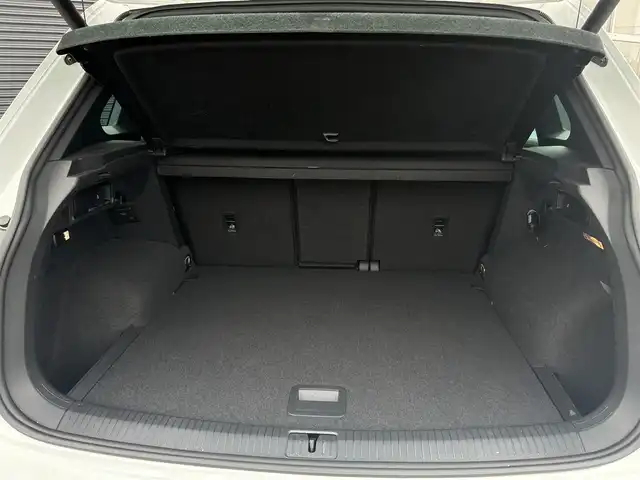 フォルクスワーゲン ティグアン TDI 4モーション Rライン 茨城県 2019(平31)年 5.4万km ピュアホワイト オールインＳＦＴ　/ＡＣＣ　/ＬＫＡ　/ＢＳＭ　/３６０度カメラ　/リアエンターテイメントＳ　/デジタルメータークラスター　/半革　/全席シートヒーター　/ナビ　/ＴＶ　/ＣａｒＰｌａｙ　/ＤＶＤ　/ＬＥＤ　/ＰＷテールゲート/ETC2.0/ルーフレール/禁煙車