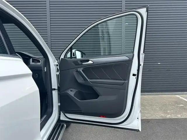 フォルクスワーゲン ティグアン TDI 4モーション Rライン 茨城県 2019(平31)年 5.4万km ピュアホワイト オールインＳＦＴ　/ＡＣＣ　/ＬＫＡ　/ＢＳＭ　/３６０度カメラ　/リアエンターテイメントＳ　/デジタルメータークラスター　/半革　/全席シートヒーター　/ナビ　/ＴＶ　/ＣａｒＰｌａｙ　/ＤＶＤ　/ＬＥＤ　/ＰＷテールゲート/ETC2.0/ルーフレール/禁煙車