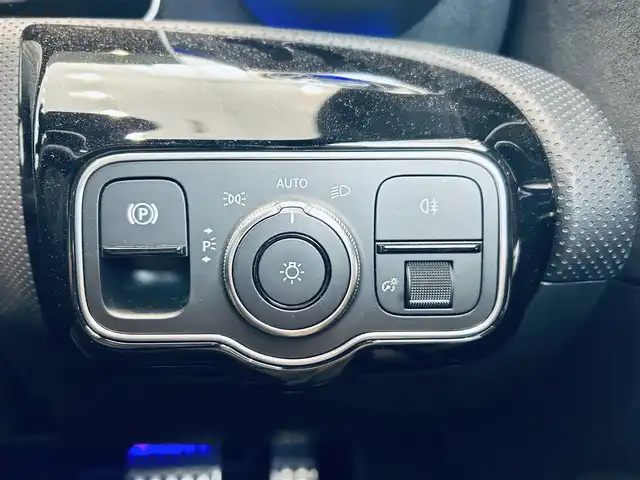 メルセデス・ベンツ ＣＬＡ２００ｄ Sブレーク AMGライン 大阪府 2020(令2)年 4.6万km サンイエロー サンルーフ/レーダーセーフティ/ハーフレザー/メモリ付きパワーシート/シートヒーター/純正ナビ/TV/バックカメラ/ACC/純正18インチAW/LEDヘッドライト/アンビエントライト/電動リアゲート/ブラインドスポット/ワイヤレス充電