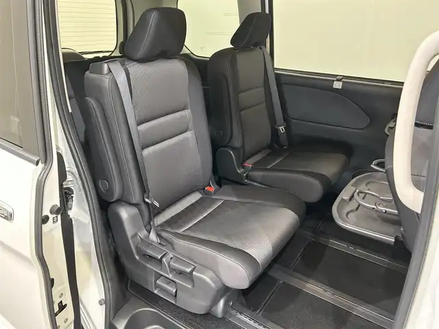 日産 セレナ e－パワー ハイウェイスター V 愛媛県 2020(令2)年 3.4万km ブリリアントホワイトパール ・１０型ナビ（フルセグＴＶ・ＢＴ・ＣＤ・ＤＶＤ・ＦＭ・ＡＭ・ＳＤ）/・全方位カメラ　/・前方ドラレコ　/・ＥＴＣ　/・１１型後席モニター　/・両側電動ドア　/・レーダークルーズコントロール　/・プロパイロット　/・レーンキープアシスト/・デジタルインナーミラー/・スマートキー