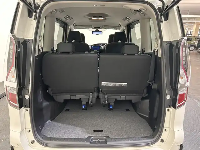 日産 セレナ e－パワー ハイウェイスター V 愛媛県 2020(令2)年 3.4万km ブリリアントホワイトパール ・１０型ナビ（フルセグＴＶ・ＢＴ・ＣＤ・ＤＶＤ・ＦＭ・ＡＭ・ＳＤ）/・全方位カメラ　/・前方ドラレコ　/・ＥＴＣ　/・１１型後席モニター　/・両側電動ドア　/・レーダークルーズコントロール　/・プロパイロット　/・レーンキープアシスト/・デジタルインナーミラー/・スマートキー