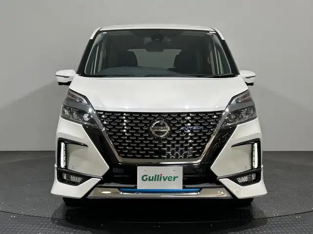 日産 セレナ e－パワー ハイウェイスター V 愛媛県 2020(令2)年 3.4万km ブリリアントホワイトパール ・１０型ナビ（フルセグＴＶ・ＢＴ・ＣＤ・ＤＶＤ・ＦＭ・ＡＭ・ＳＤ）/・全方位カメラ　/・前方ドラレコ　/・ＥＴＣ　/・１１型後席モニター　/・両側電動ドア　/・レーダークルーズコントロール　/・プロパイロット　/・レーンキープアシスト/・デジタルインナーミラー/・スマートキー