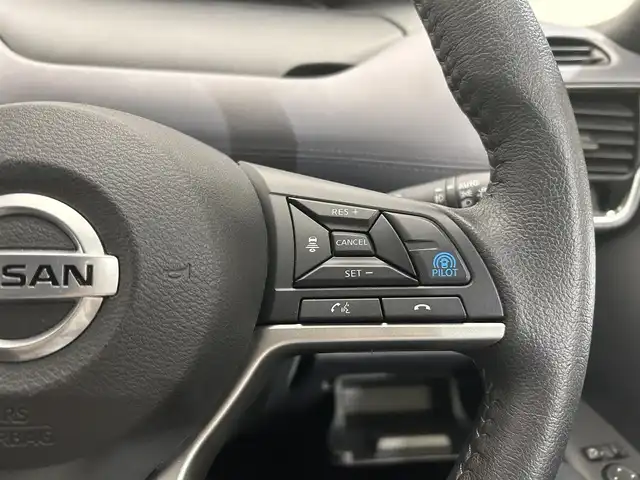 日産 セレナ e－パワー ハイウェイスター V 愛媛県 2020(令2)年 3.4万km ブリリアントホワイトパール ・１０型ナビ（フルセグＴＶ・ＢＴ・ＣＤ・ＤＶＤ・ＦＭ・ＡＭ・ＳＤ）/・全方位カメラ　/・前方ドラレコ　/・ＥＴＣ　/・１１型後席モニター　/・両側電動ドア　/・レーダークルーズコントロール　/・プロパイロット　/・レーンキープアシスト/・デジタルインナーミラー/・スマートキー