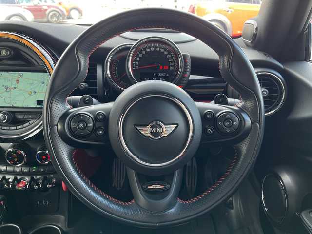 ＭＩＮＩ ミニ ジョンクーパーワークス 山梨県 2017(平29)年 5.7万km レベルグリーン SR/H/Kスピーカー /HUD /ACC /Bカメラ/純正ＨＤＤナビ/ＢＴ/エキサイトメントＰ/ドライビングモード/純正１８ＡＷ/ミラー型ＥＴＣ/取説/スペアキー/コンフォートＡ/インテリジェントＳ/ＰＤＣ/Ａライト/ＬＥＤヘッドライト